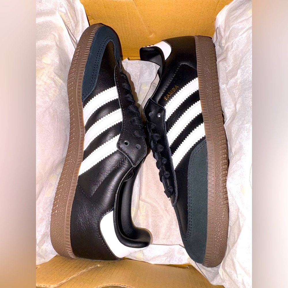 Adidas samba OG women Black Sneakers with White Stripes size 6/7/8 us box - Picture 1 of 4